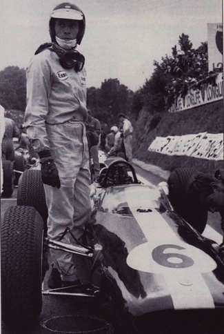 Lise en place sur le grille de départ de Charade pour le GP de France Lise en place sur le grille de départ de Charade pour le GP de France